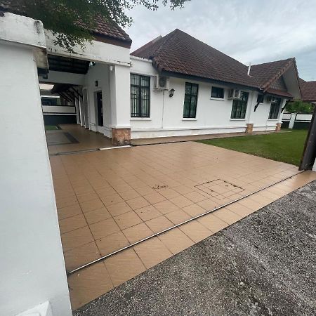 Villaparadise Homestay Batu Pahat Exterior foto