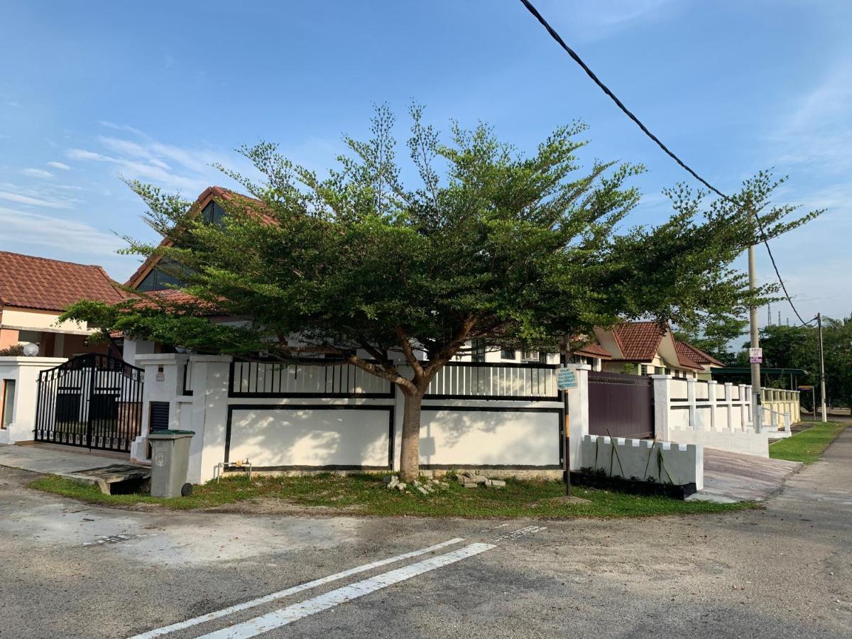 Villaparadise Homestay Batu Pahat Exterior foto