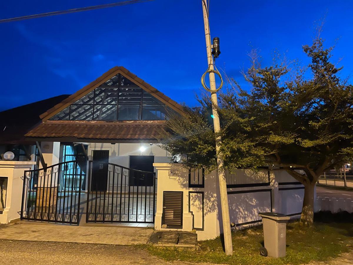 Villaparadise Homestay Batu Pahat Exterior foto